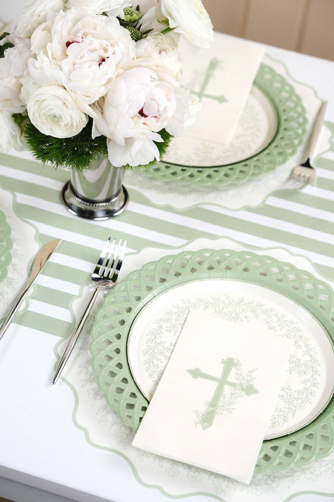 Sage Basketweave Dinner Paper Plates